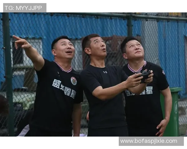 足球巨星们的传奇人生：从球场拼搏到社会责任的榜样故事